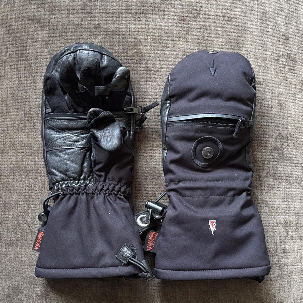 The Heat Company Women’s Gloves with Zipper to insert hand warmers